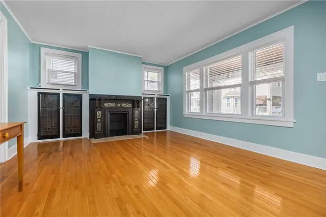 718 Washington St gallery image 9
