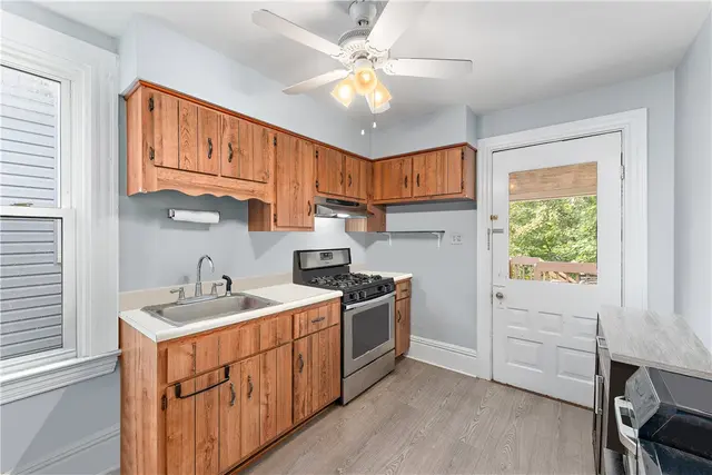 718 Washington St gallery image 33