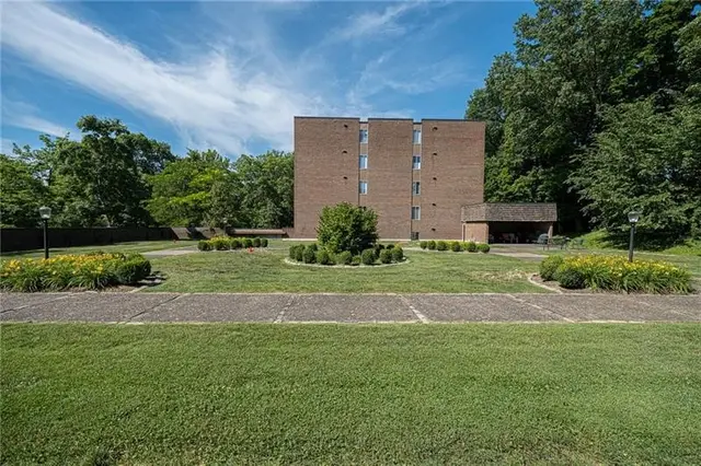 72 LINDEN PLACE 36 gallery image 16