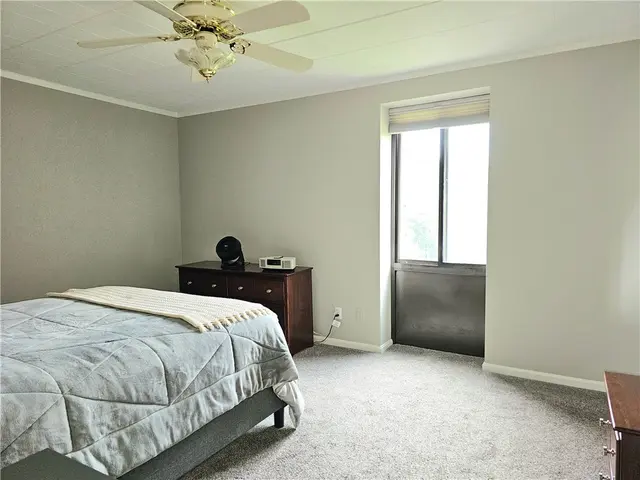 72 LINDEN PLACE 36 gallery image 33