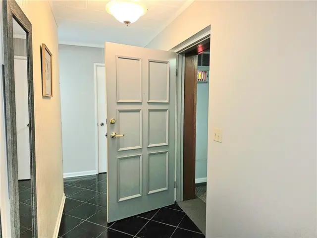 72 LINDEN PLACE 36 gallery image 37