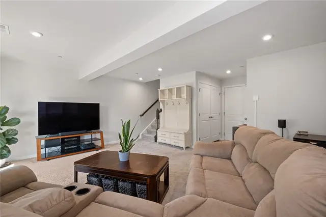 7208 Chestnut Way gallery image 6