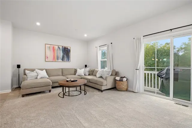 7208 Chestnut Way gallery image 16