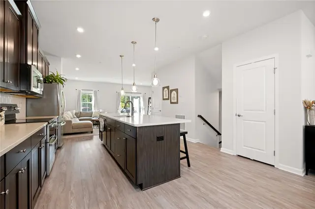 7208 Chestnut Way gallery image 29