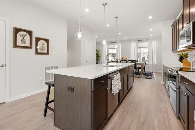 7208 Chestnut Way gallery image 32