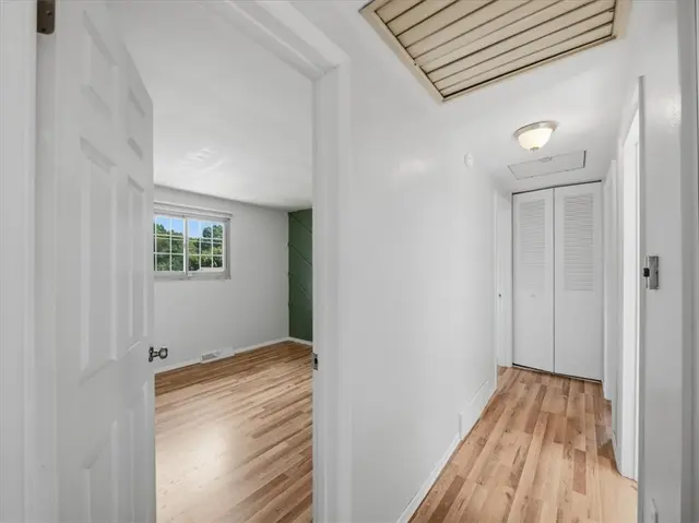 722 Redstone Dr gallery image 3
