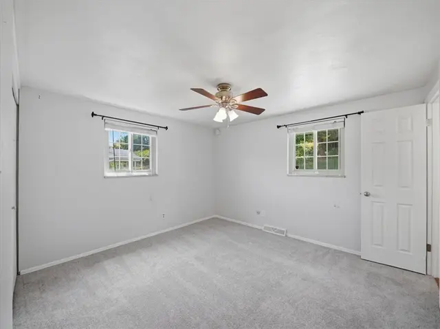 722 Redstone Dr gallery image 6