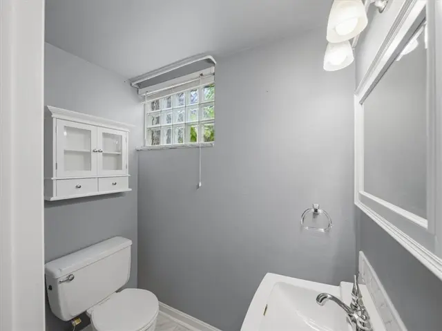 722 Redstone Dr gallery image 7