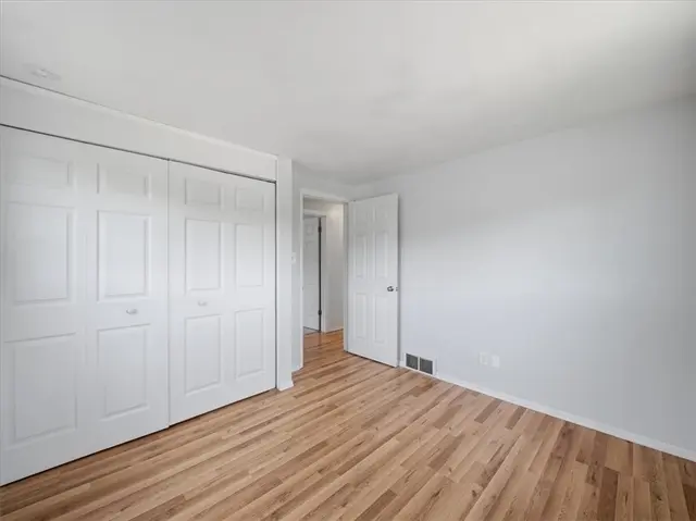 722 Redstone Dr gallery image 9
