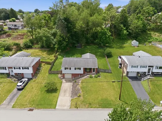 722 Redstone Dr gallery image 13