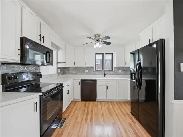 722 Redstone Dr gallery image 15