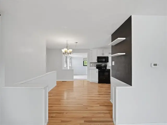 722 Redstone Dr gallery image 16