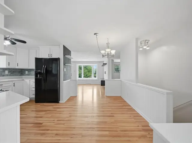 722 Redstone Dr gallery image 19