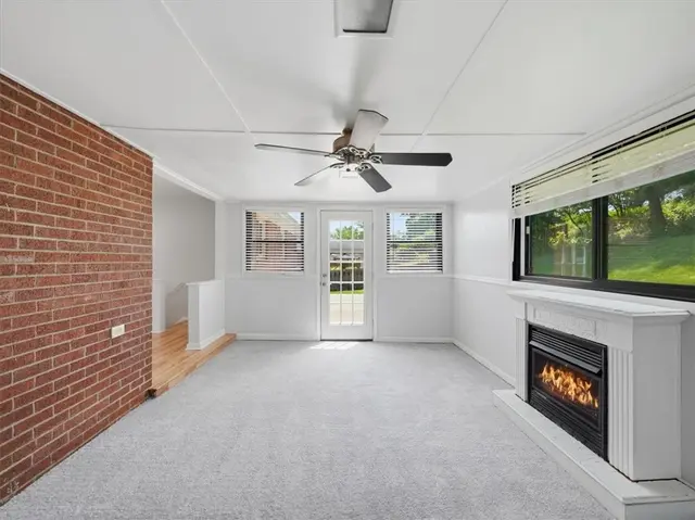 722 Redstone Dr gallery image 20