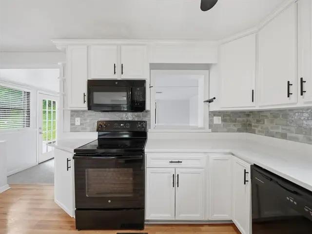 722 Redstone Dr gallery image 21