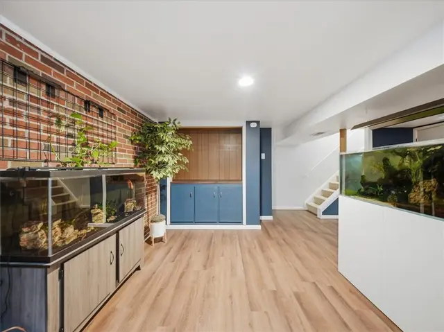 722 Redstone Dr gallery image 23