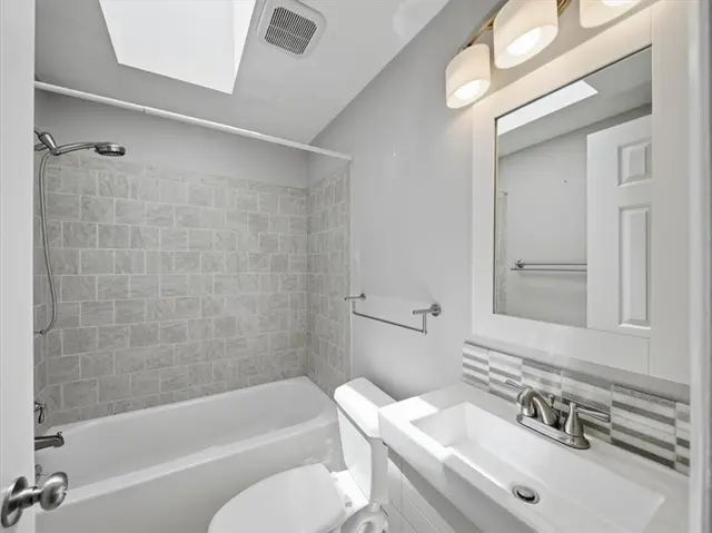 722 Redstone Dr gallery image 24
