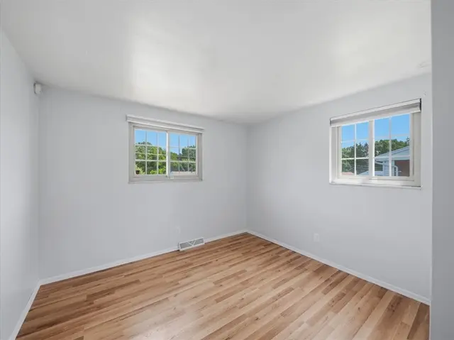722 Redstone Dr gallery image 25
