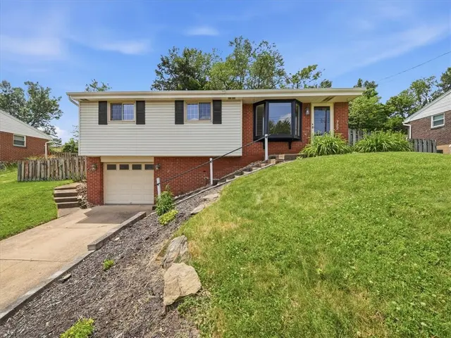 722 Redstone Dr gallery image 26