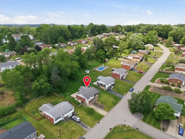 722 Redstone Dr gallery image 30