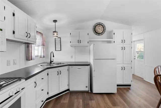 725 Slate Avenue gallery image 17