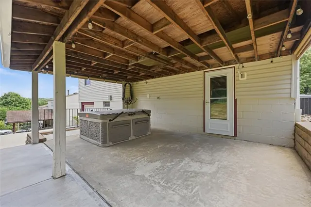 728 Skyview Dr gallery image 3