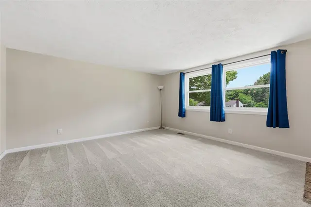 728 Skyview Dr gallery image 5