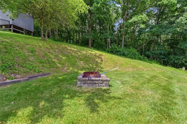 728 Skyview Dr gallery image 6