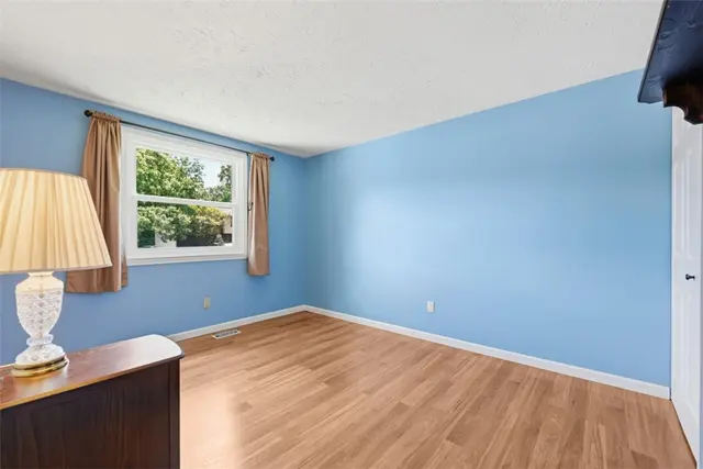 728 Skyview Dr gallery image 7