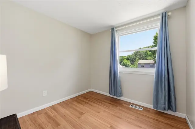 728 Skyview Dr gallery image 8