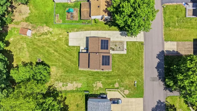 728 Skyview Dr gallery image 9