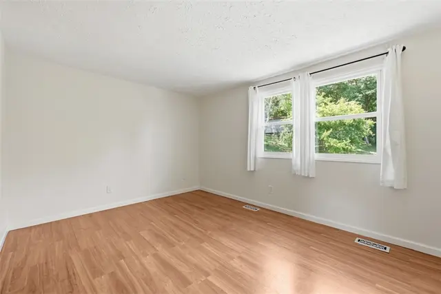 728 Skyview Dr gallery image 21