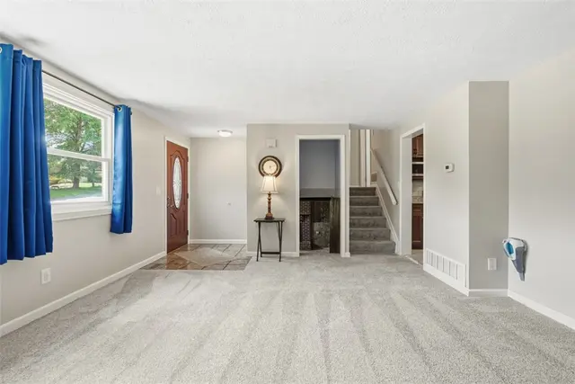 728 Skyview Dr gallery image 23