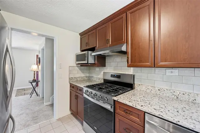 728 Skyview Dr gallery image 31