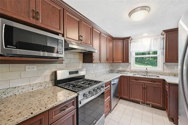 728 Skyview Dr gallery image 38