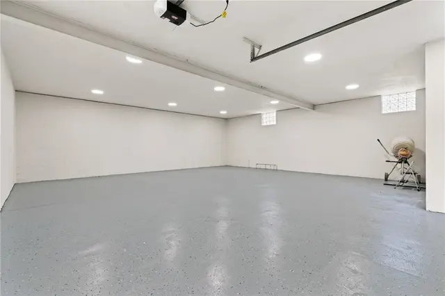 73 Grace Dr gallery image 6