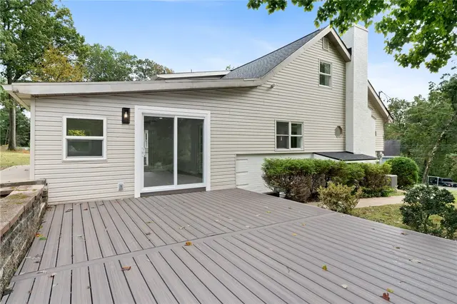 73 Grace Dr gallery image 15