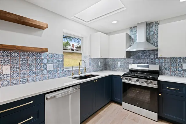 73 Grace Dr gallery image 23