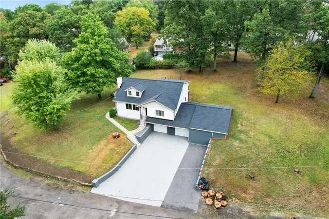 73 Grace Dr gallery image 30