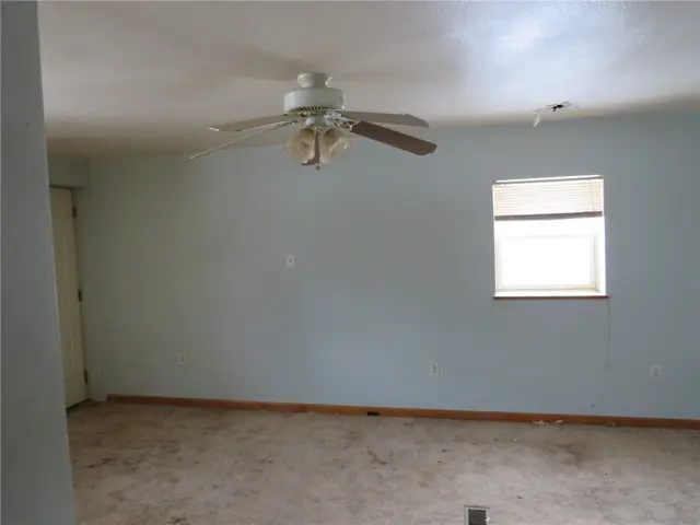 73 Grace Dr gallery image 33