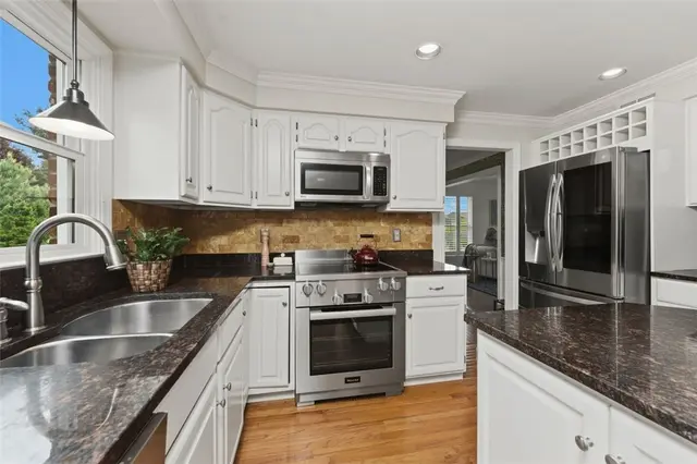 730 Highpoint Drive gallery image 26
