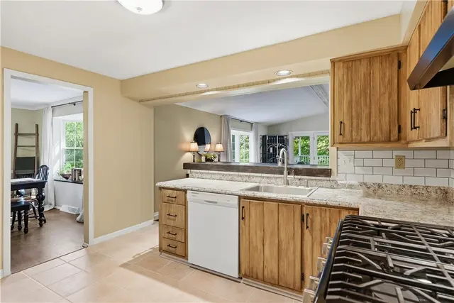737 Wyngold Drive gallery image 33
