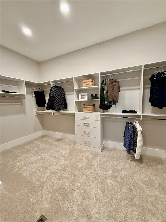742 Ivy Lane gallery image 22