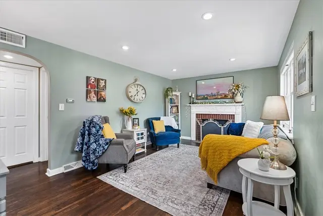 748 Washington Dr gallery image 4