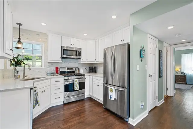 748 Washington Dr gallery image 10