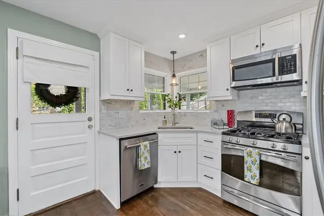 748 Washington Dr gallery image 11