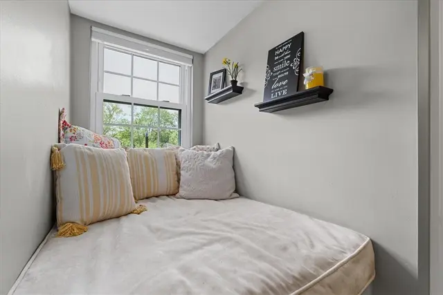 748 Washington Dr gallery image 18