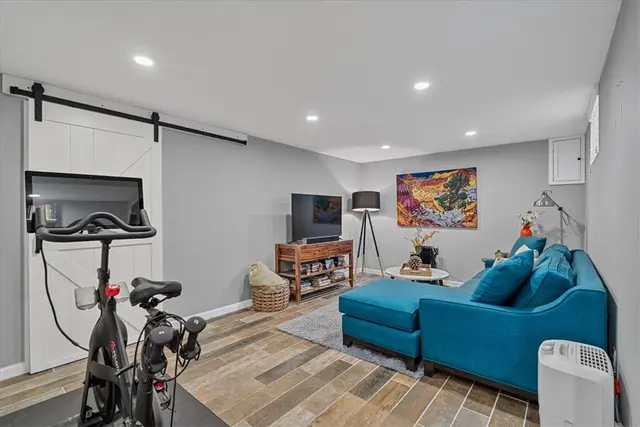 748 Washington Dr gallery image 21