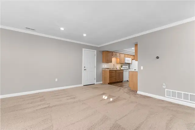 75 Ashford Drive gallery image 22