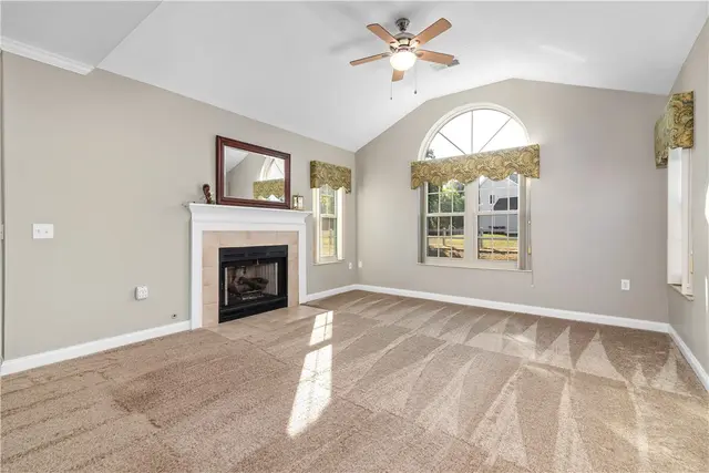 75 Ashford Drive gallery image 3